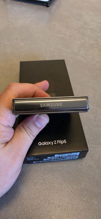 Samsung Galaxy Z Flip5, 256GB,, Graphite , impecabil
