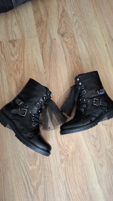 Черни боти с тюл