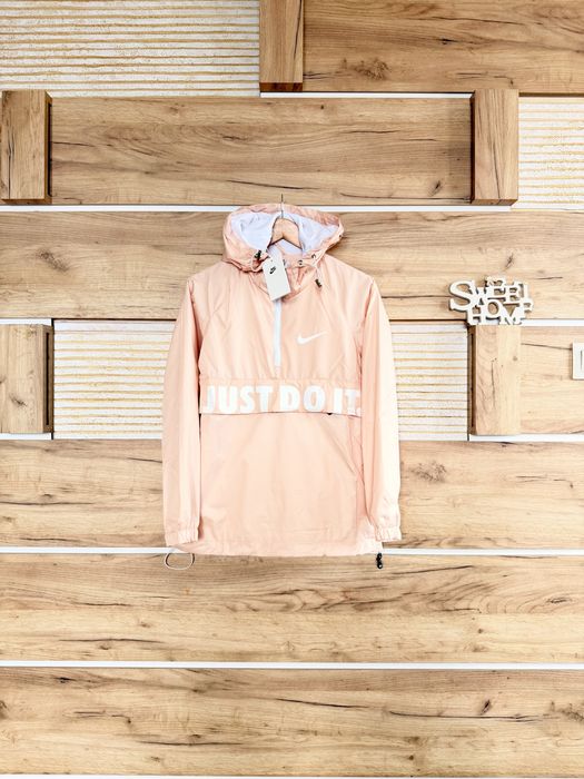 Разкошна много свежа пролетна ежедневна ветровка