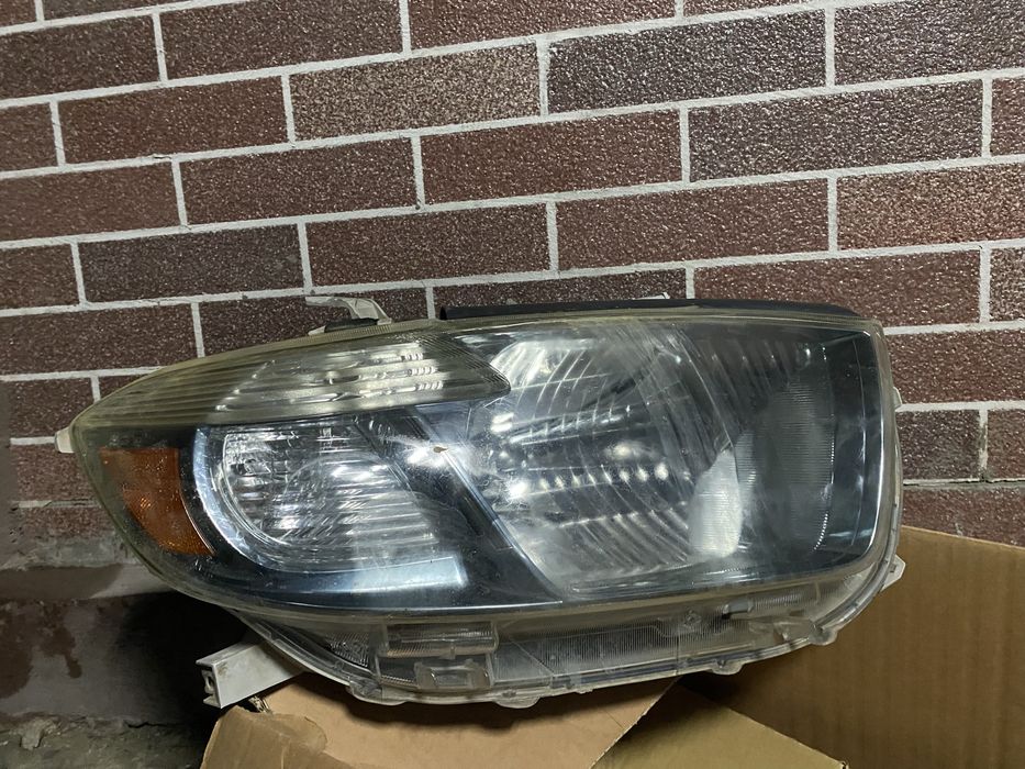 Фары Тойота  Хайландер 2007 года