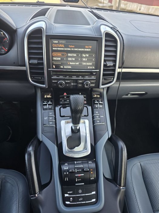 Porsche cayenne an 2012