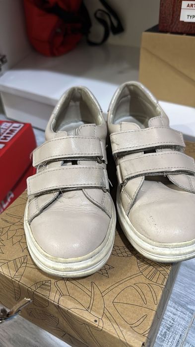 Продам детскую обувь