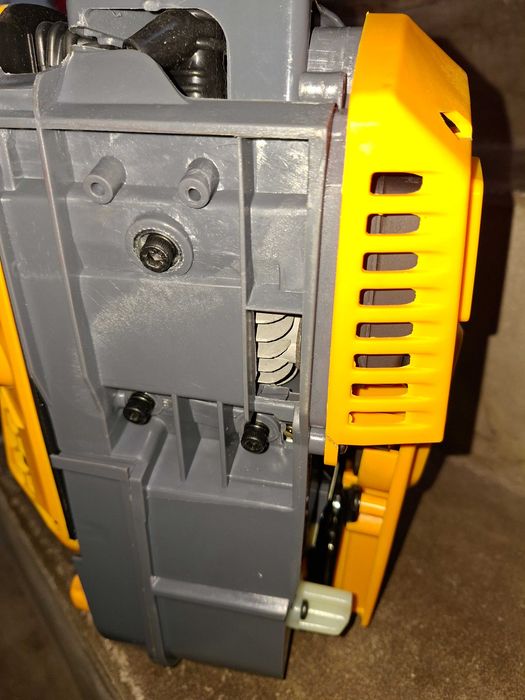 Моторен трион за една ръка