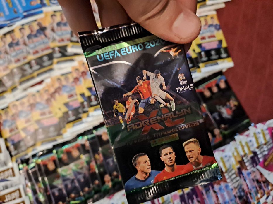 PANINI и Topps пакети с футболни карти