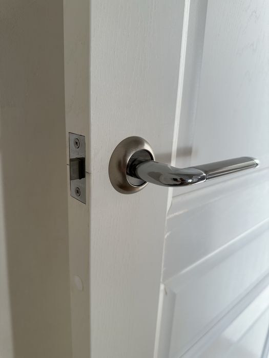 Установка межкомнатных дверей