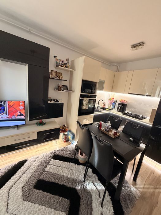 Tractorul - Nicolae Labis: 2 camere open space, etaj intermediar