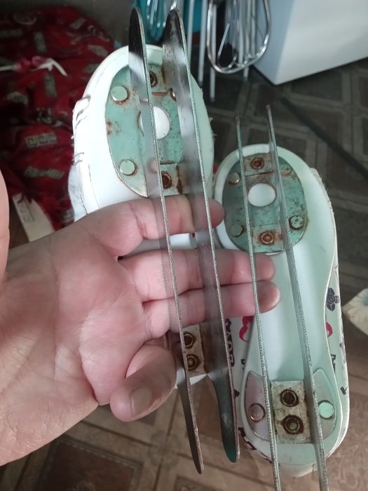 Продам детские коньки на девочку