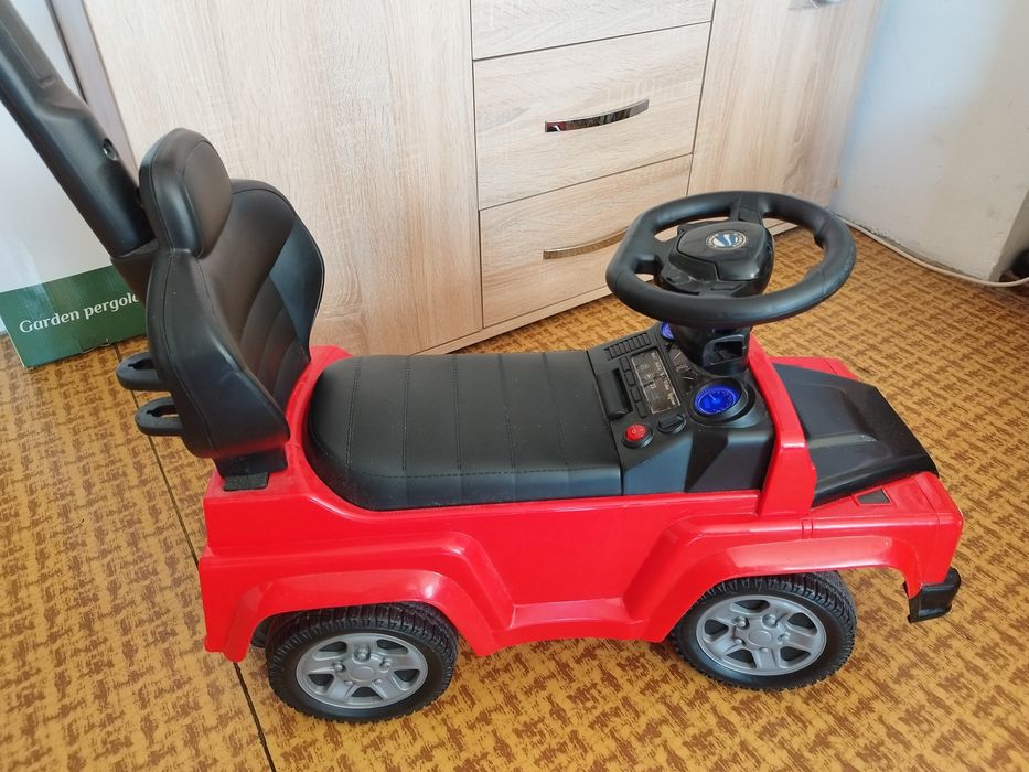 Детска кола за бутане с родителски контрол