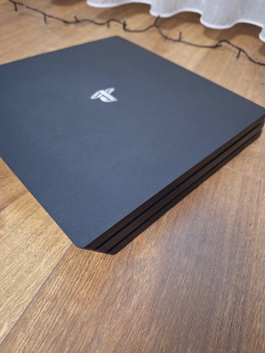 Consola PlayStation 4 Pro cu jocuri incluse