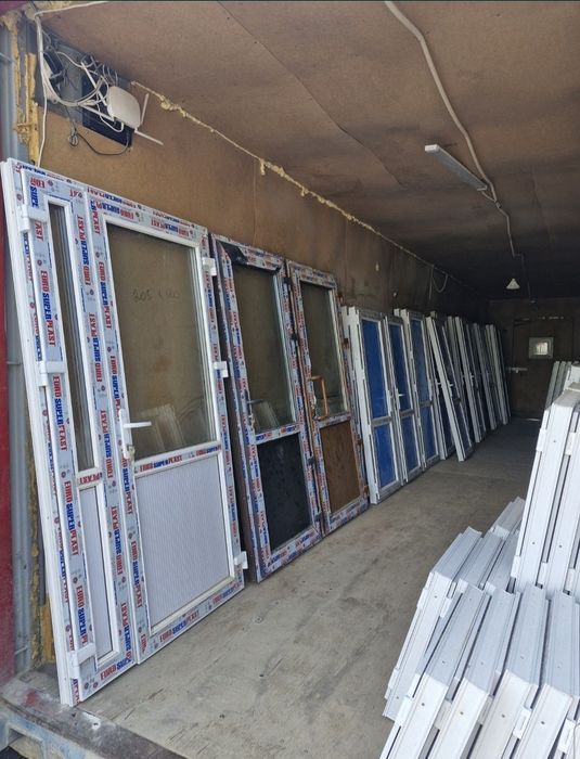 Пластиковый двери