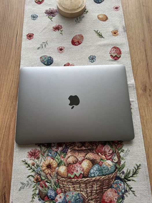 Macbook 13 инча М1 2020