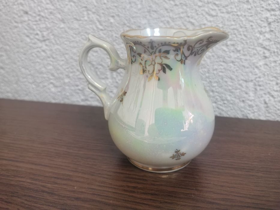 Колекционерски чайник и латиера