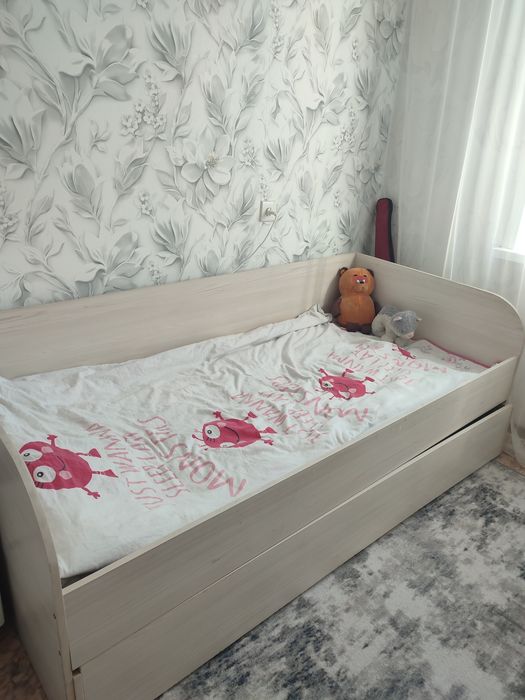 Продам выдвижную кровать для детей