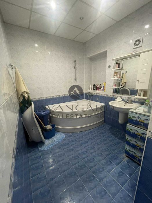 Продава се Четиристаен апартамент в Пловдив, Център - 153 кв.м за 1746 €/кв.м - Снимка #12