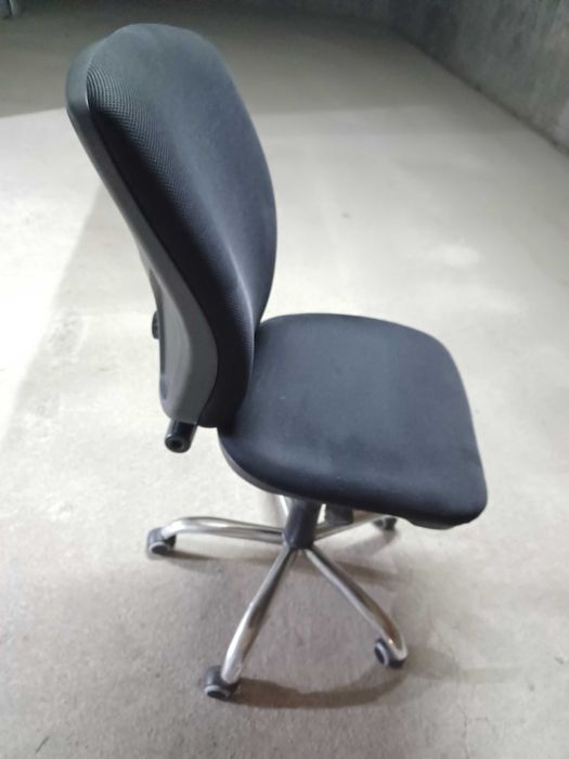 Стол за офис и компютър