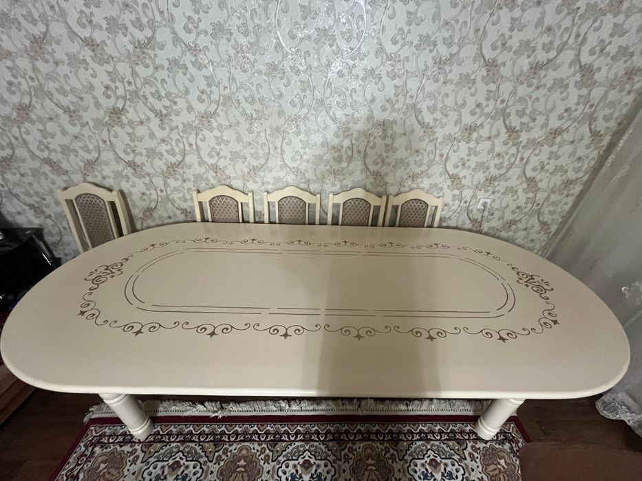 Стол со стульями