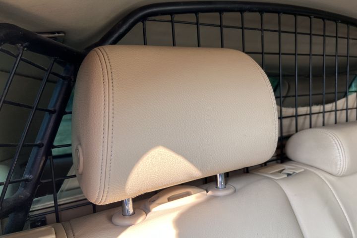 Tetiera spate dreapta piele Volkswagen VW Touareg generatia 1 7L