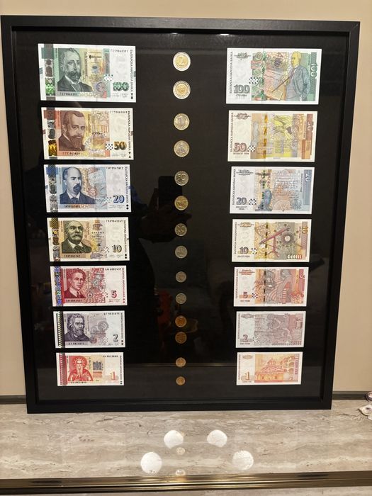 Табло с левове и монети