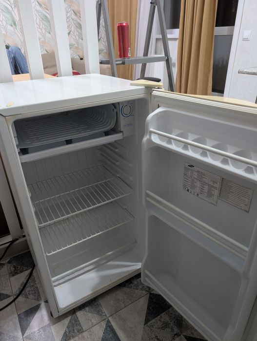 Компактный холодильник Samsung SRG-118