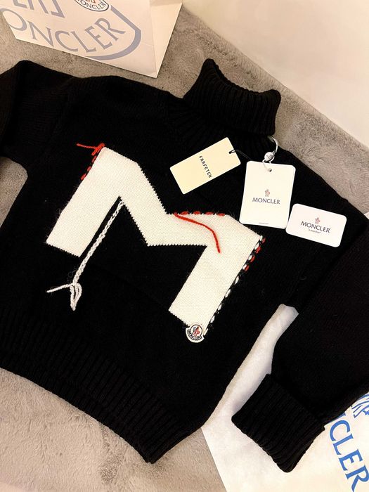 Bluza Moncler Dama  Disponibil in 2 culori - negru,alb