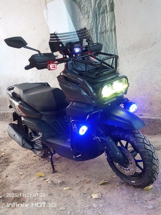 Tank skuter idiyal holda turibdi