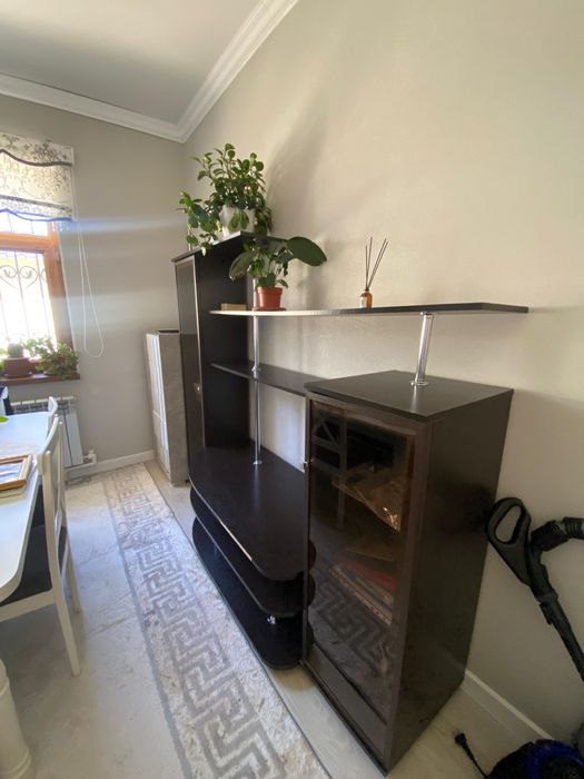 Продается шкаф и столик