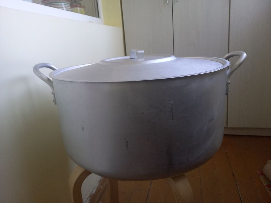 Алюминевая кастрюля