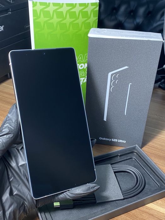 Samsung Galaxy s25 ultra • 256 GB • Titanium Silverblue