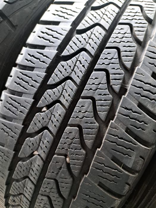 4 anvelope iarnă 215 65 R16C Goodyear