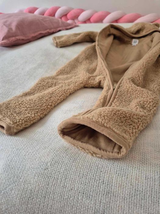 чисто нов плюшен гащеризон Baby GAP 6-12 месеца