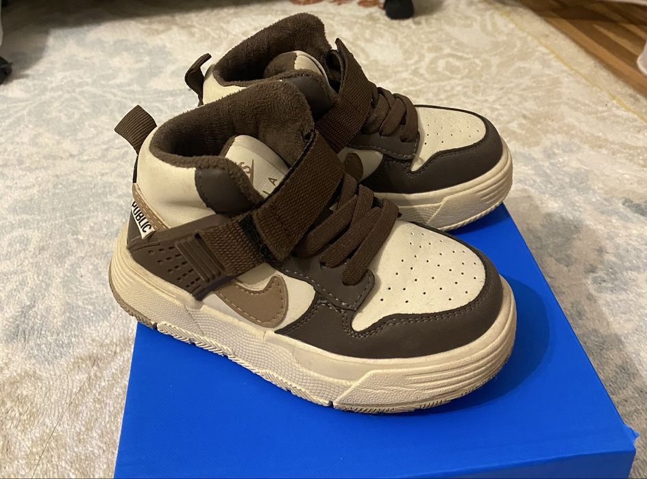 Продам детскую обувь