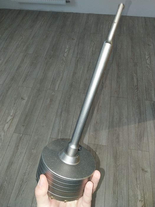 Se vinde carota nou nouta mărime 200 de mm