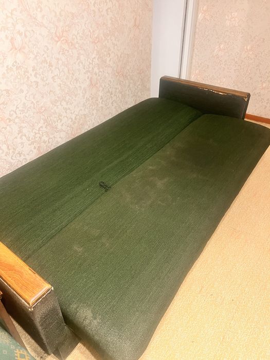 Отдам бесплатно 2 дивана и шкаф
