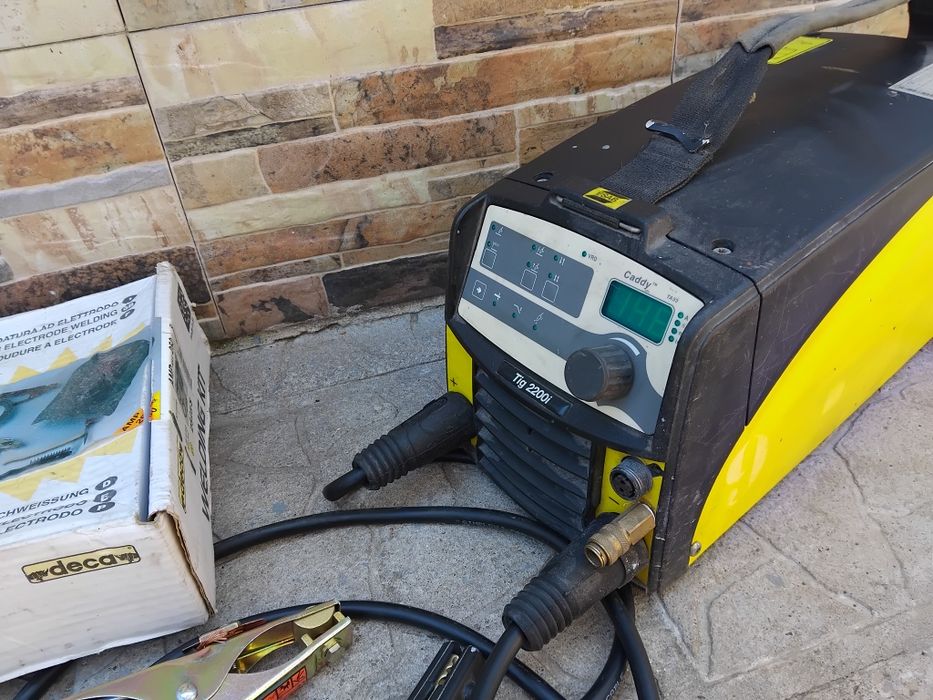 Инверторен Електронен ESAB CADDY2200i   16A-220A 220v за Всички метали