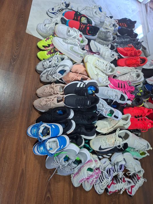 Vând angro 430 perechi de adidași calitate extra!
