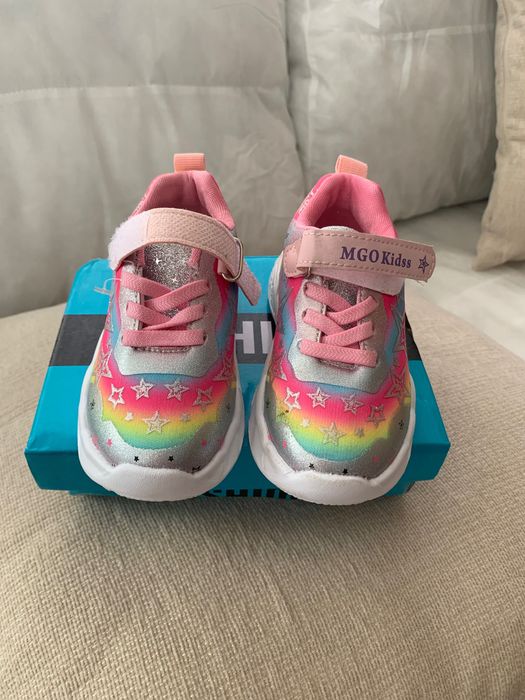 Детски светещи обувки