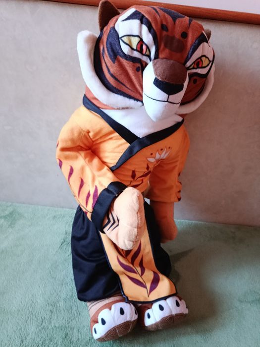 Страхотен плюшен тигър