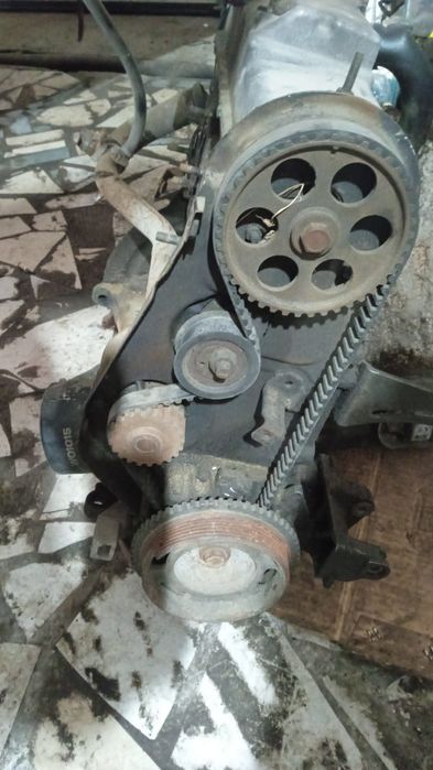 Продам двигатель с коробкой