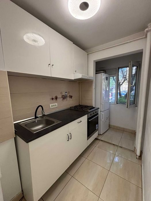 Particular inchiriez Apartament 2 camere bdul Brancoveanu stradal - 350 euro