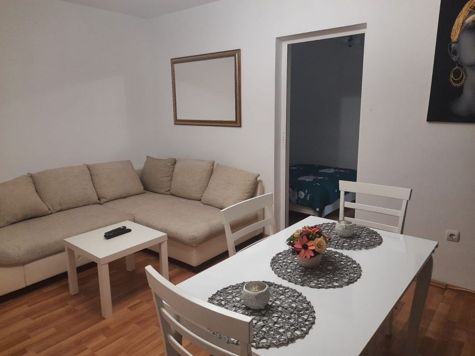 Închiriez apartament