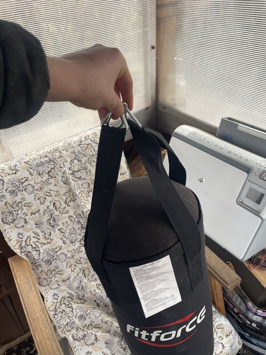 vand scaund de gaming si sac de box