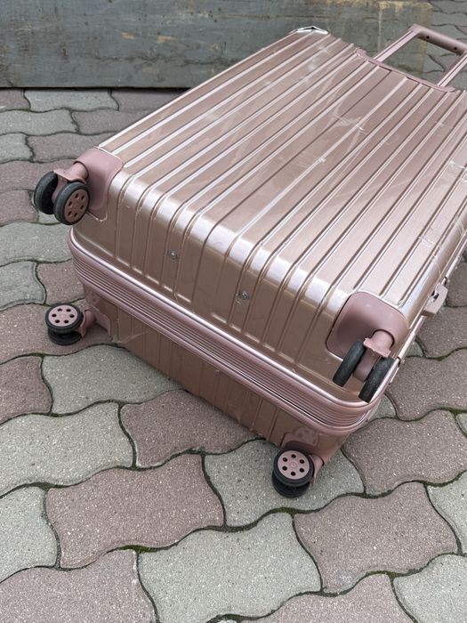 Продам чемоданы