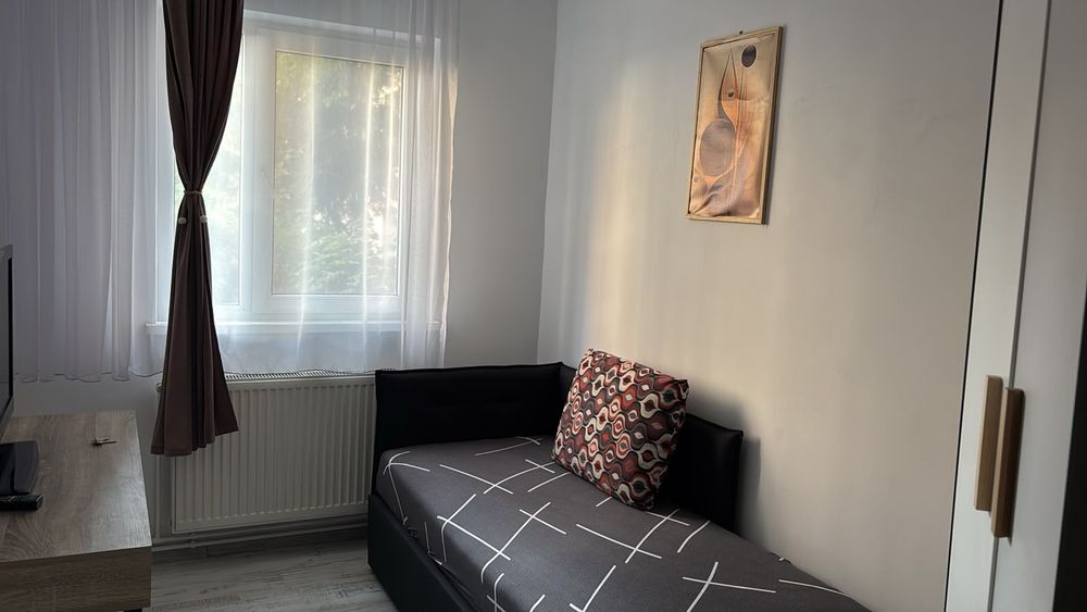 Inchiriez apartament 3 camere