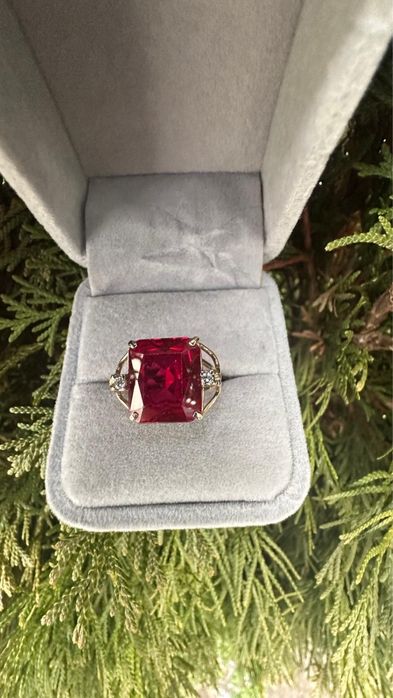 Inel din aur 14k , diamante si rubin