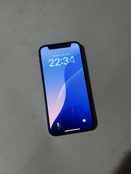 Продам iPhone 12 на 64 ГБ