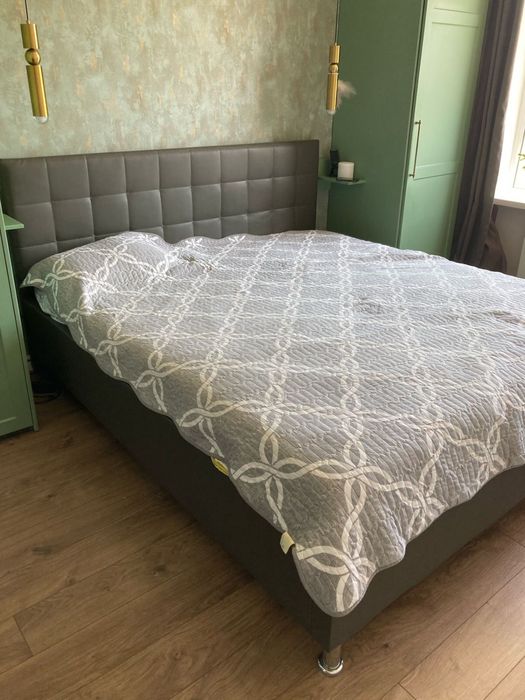 Кровать с матрасом