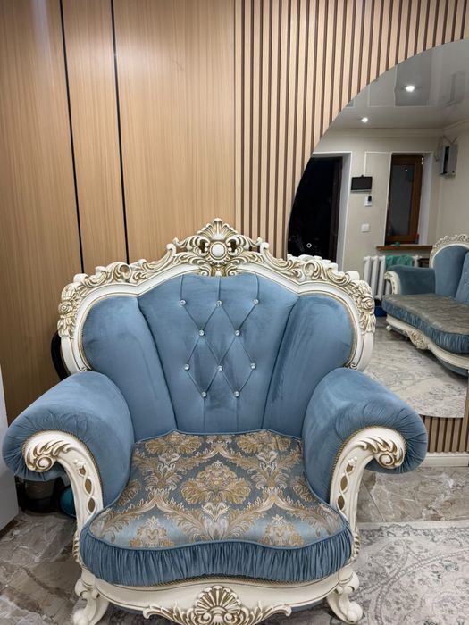 Королевский диван