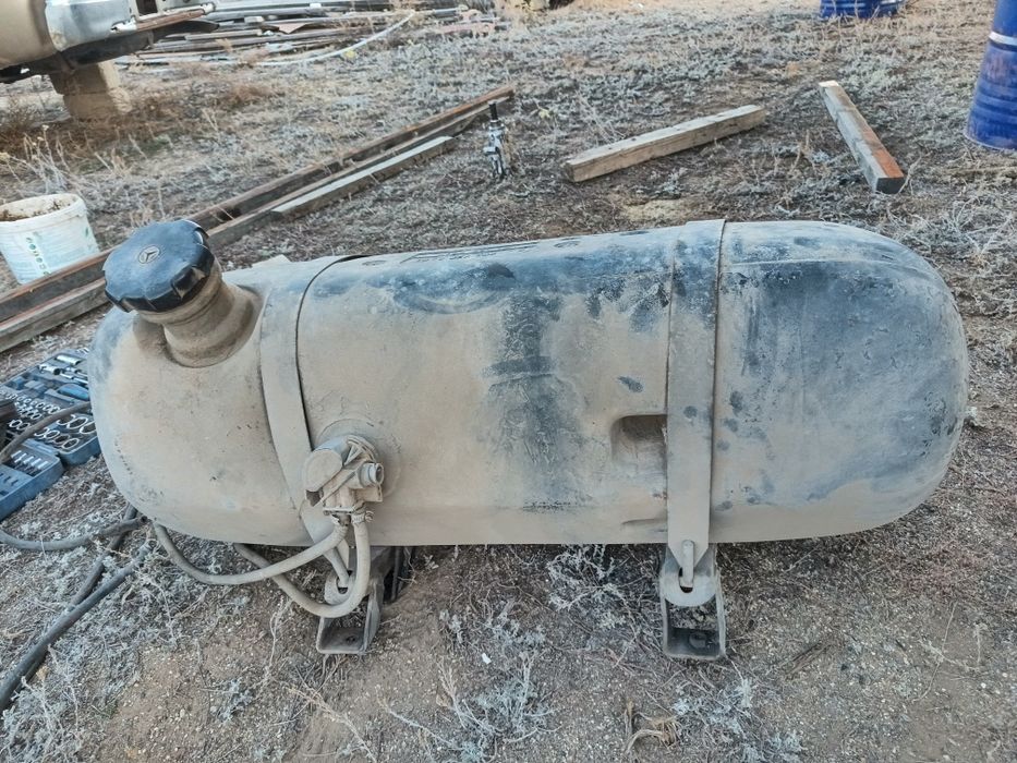 Бак на 814 Мерседес