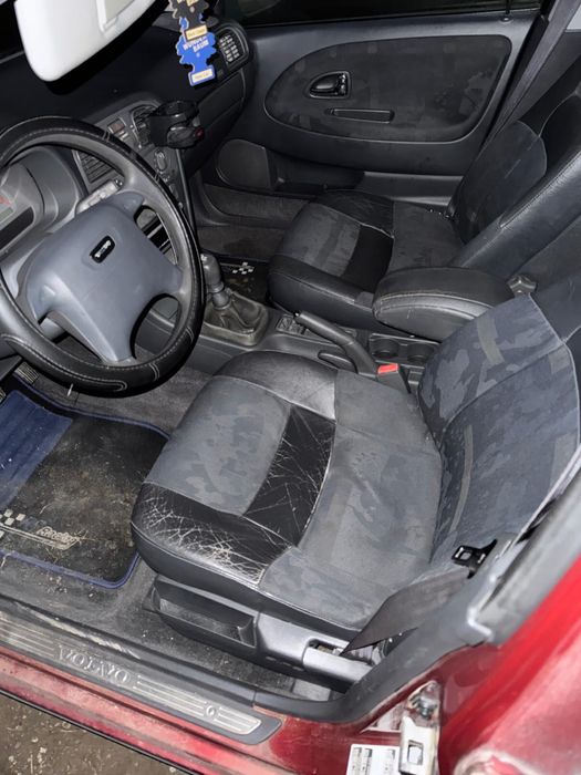 Vand Volvo v40 benzina 1999 Pret Negociabil