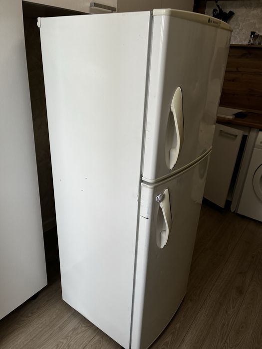 Продам LG холодильник рабочий